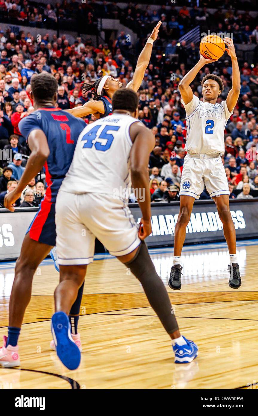 Omaha, NE. USA 21. März 2024. Brigham Young Cougars Guard Jaxson Robinson (2) macht einen 3-Punkte-Schuss in der 2. Halbzeit während einer 2024 NCAA Division 1 Männer Basketball Championship, First Round, Basketballspiel zwischen Duquesne Dukes und Brigham Young Cougars im Memorial CHI Health Center in Omaha, NE.Duquesne gewann 71-67.Michael Spomer/Cal Sport Media (Credit Image: © Michael Spomer/Cal Sport Media). Quelle: csm/Alamy Live News Stockfoto