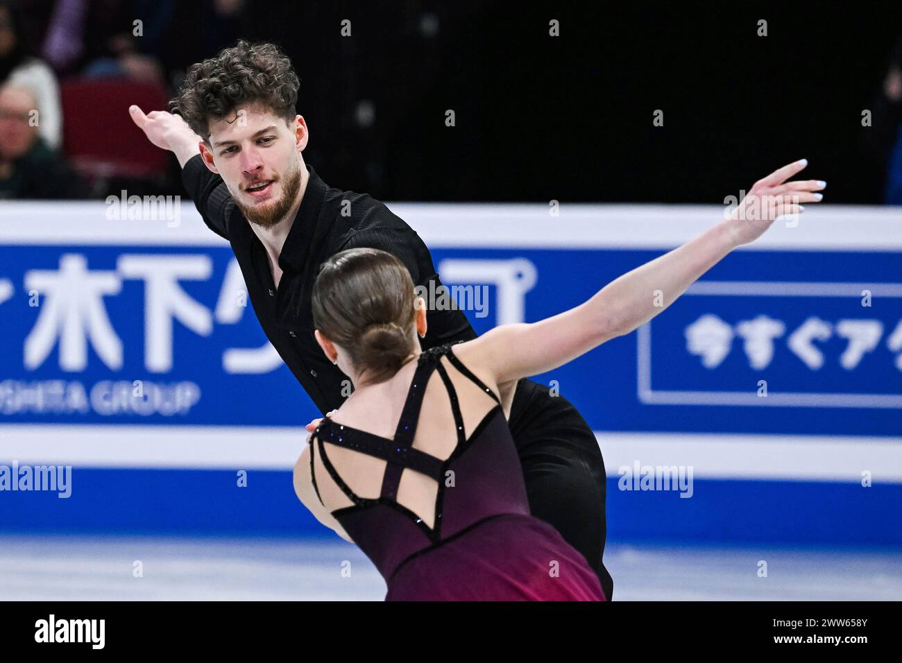 MONTREAL, QC - MARCH 21: Ioulia Chtchetinina and Michal Wozniak (POL) perform in the pairs free program during the 2024 ISU World Figure Skating Championships on March 21, 2024, at Bell Centre in Montréal, QC (Photo by David Kirouac/Icon Sportswire) (Icon Sportswire via AP Images) Stockfoto