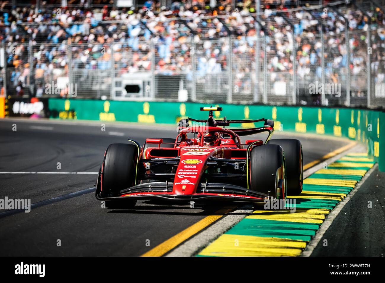 Melbourne, Victoria, Australien. März 2024. MELBOURNE, AUSTRALIEN - 22. MÄRZ: Carlos Sainz aus Spanien fährt den Ferrari SF-24 während des ersten Trainings beim Großen Preis von Australien 2024 im Albert Park in Melbourne, Australien (Bild: © Chris Putnam/ZUMA Press Wire) NUR REDAKTIONELLE VERWENDUNG! Nicht für kommerzielle ZWECKE! Stockfoto