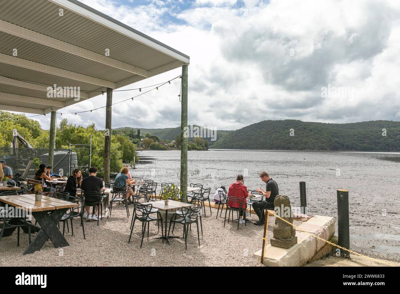 Oyster and Seafood Restaurant neben dem Hawkesbury River in Mooney Mooney, New South Wales, Australien, 2024 Stockfoto