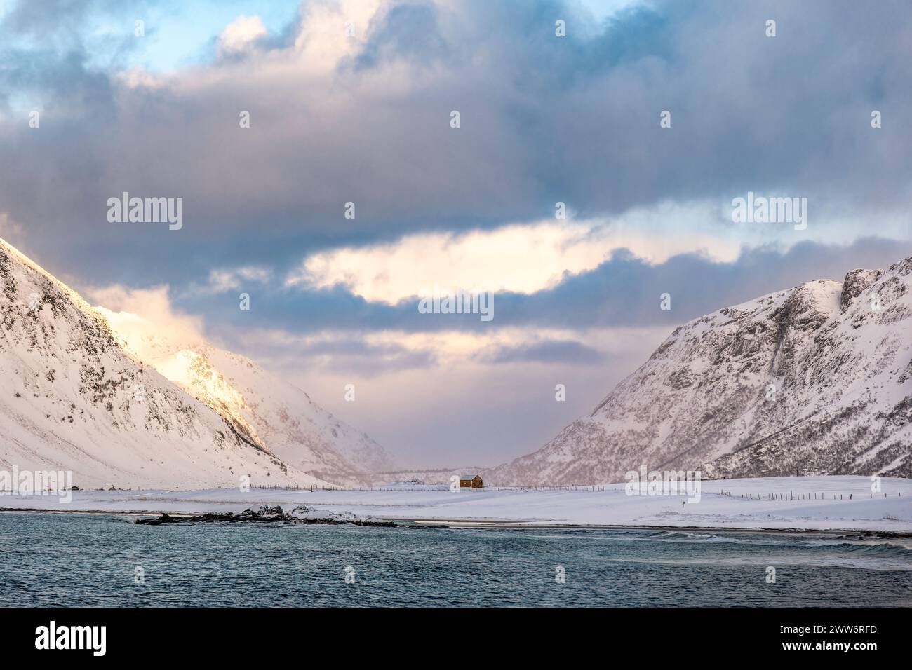 Lofoten vik Beach im Winter, Norwegen Stockfoto