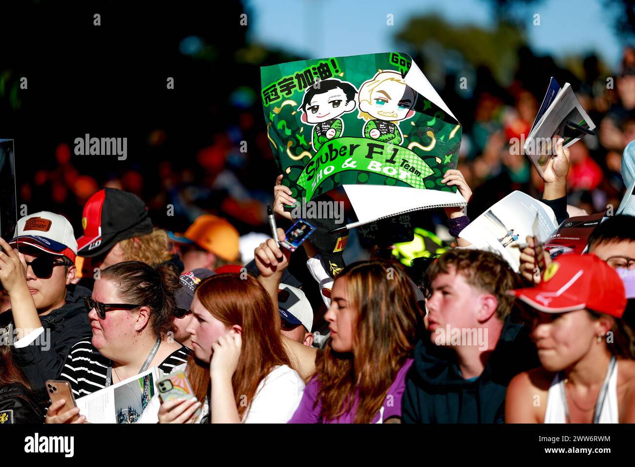 Fans beim Formel 1 Rolex Australian Grand Prix 2024, 3. Runde der Formel 1 Weltmeisterschaft 2024 vom 22. Bis 24. März 2024 auf dem Albert Park Circuit in Melbourne, Australien Stockfoto