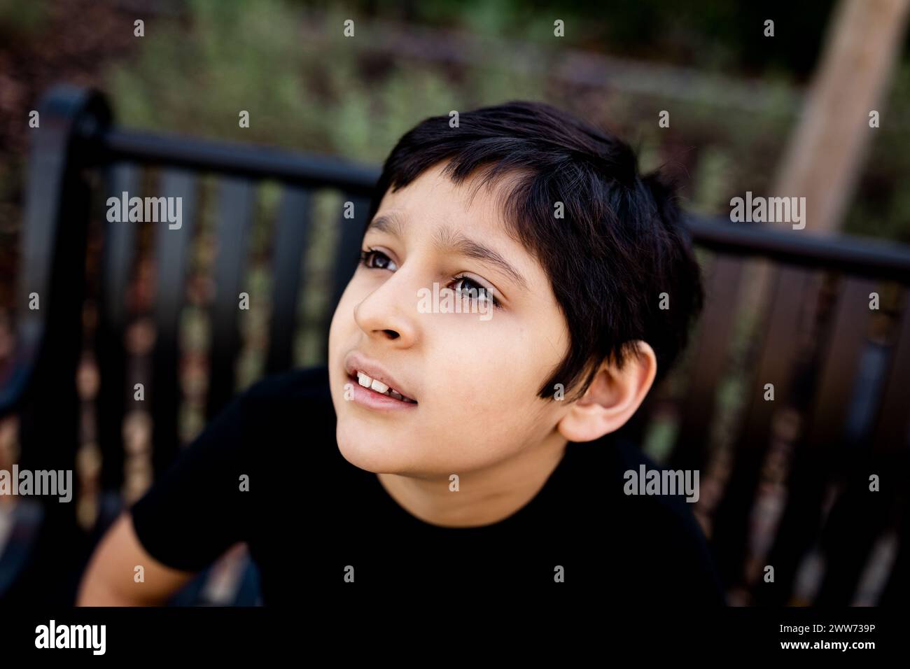 Porträt des achtjährigen autistischen Jungen in San Diego Stockfoto