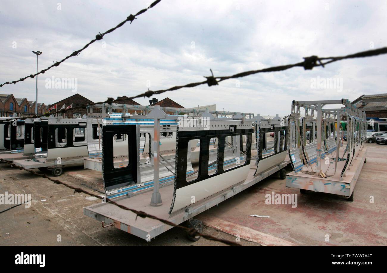 05/07/11 HEUTE FOTO... die Züge warten vor der Eisenbahnfabrik Bombardier in Derby, wo der Verlust von Arbeitsplätzen angekündigt wurde. Stockfoto