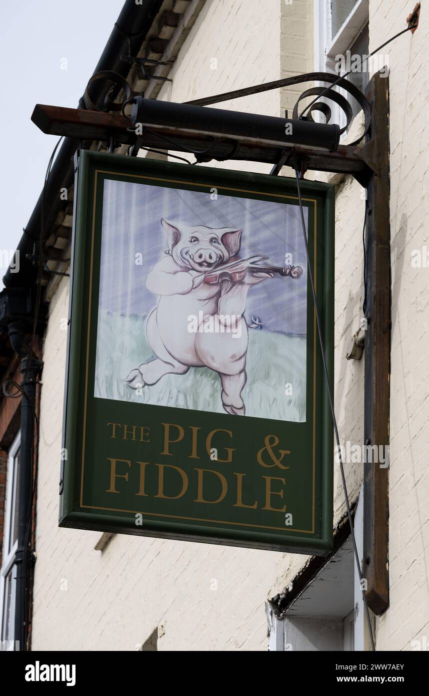 The Pig and Fiddle Pub Sign, Leamington Spa, Warwickshire, England, Großbritannien Stockfoto