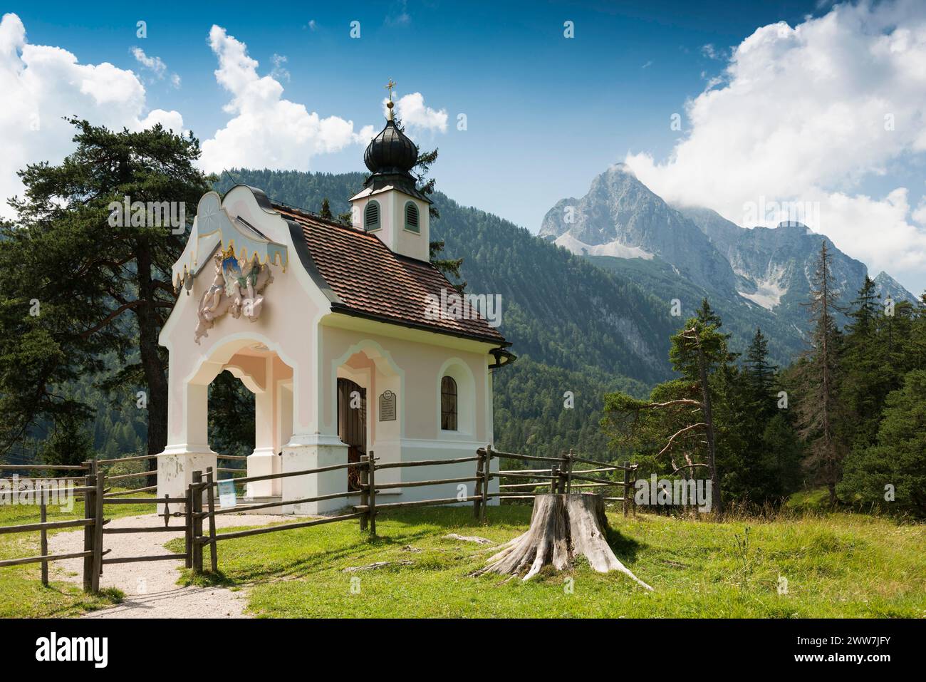 Maria Königskapelle am Lautersee, bei Mittenwald, Werdenfelser Land, Oberbayern, Bayern, Deutschland Stockfoto