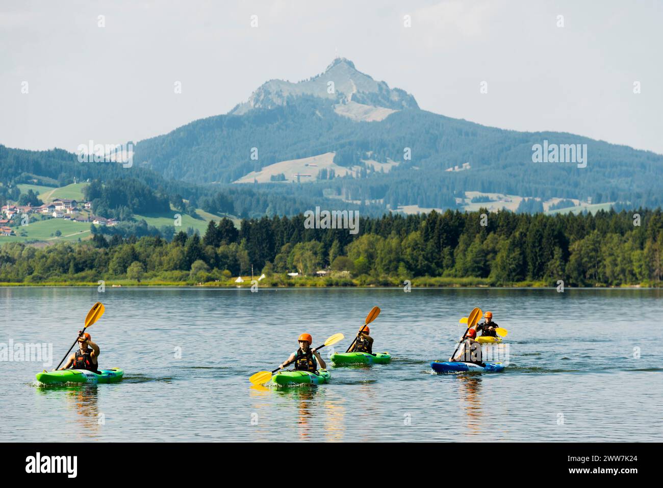 Kajaks, Ammersee, nahe Herrsching am Ammersee, Fuenfseenland, Oberbayern, Bayern, Deutschland Stockfoto