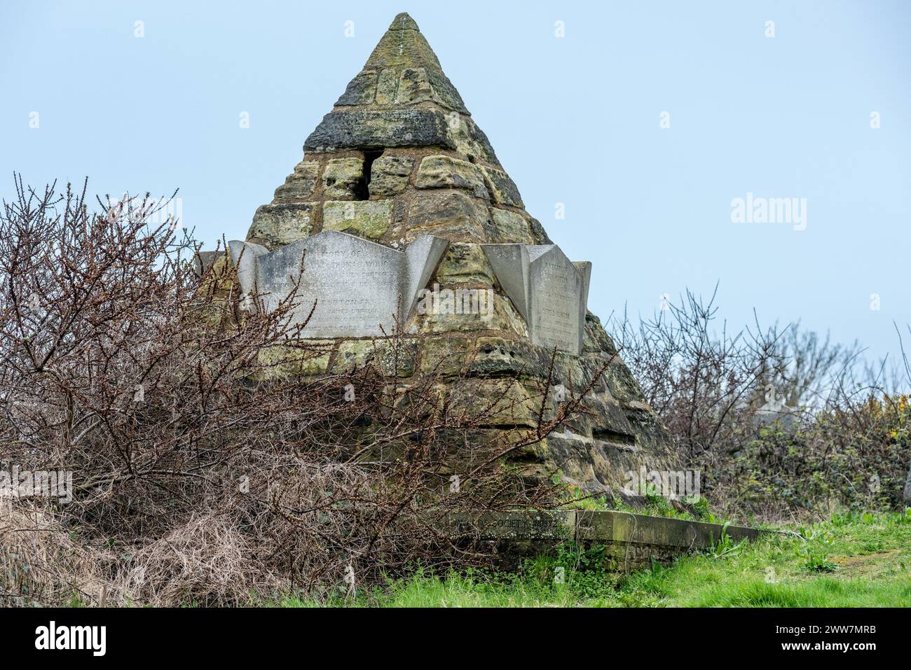 Hastings, 21. März 2024: Das Grabmal der Burton-Familie in St. Leonards Stockfoto