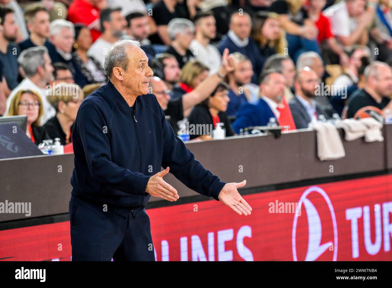 Monaco, Monaco. März 2024. Mailand-Trainer Ettore Messina reagiert beim EuroLeague-Spiel zwischen Monaco und Mailand in Salle Gaston Medecin. Endpunktzahl: Monaco 80:98 Mailand. Quelle: SOPA Images Limited/Alamy Live News Stockfoto