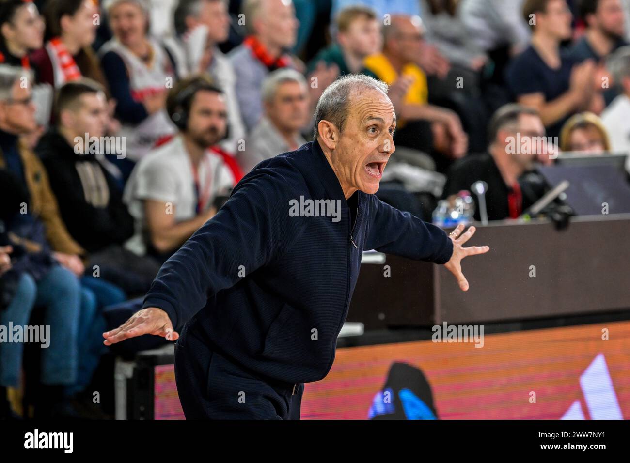 Monaco, Monaco. März 2024. Mailand-Trainer Ettore Messina reagiert beim EuroLeague-Spiel zwischen Monaco und Mailand in Salle Gaston Medecin. Endpunktzahl: Monaco 80:98 Mailand. (Foto: Laurent Coust/SOPA Images/SIPA USA) Credit: SIPA USA/Alamy Live News Stockfoto