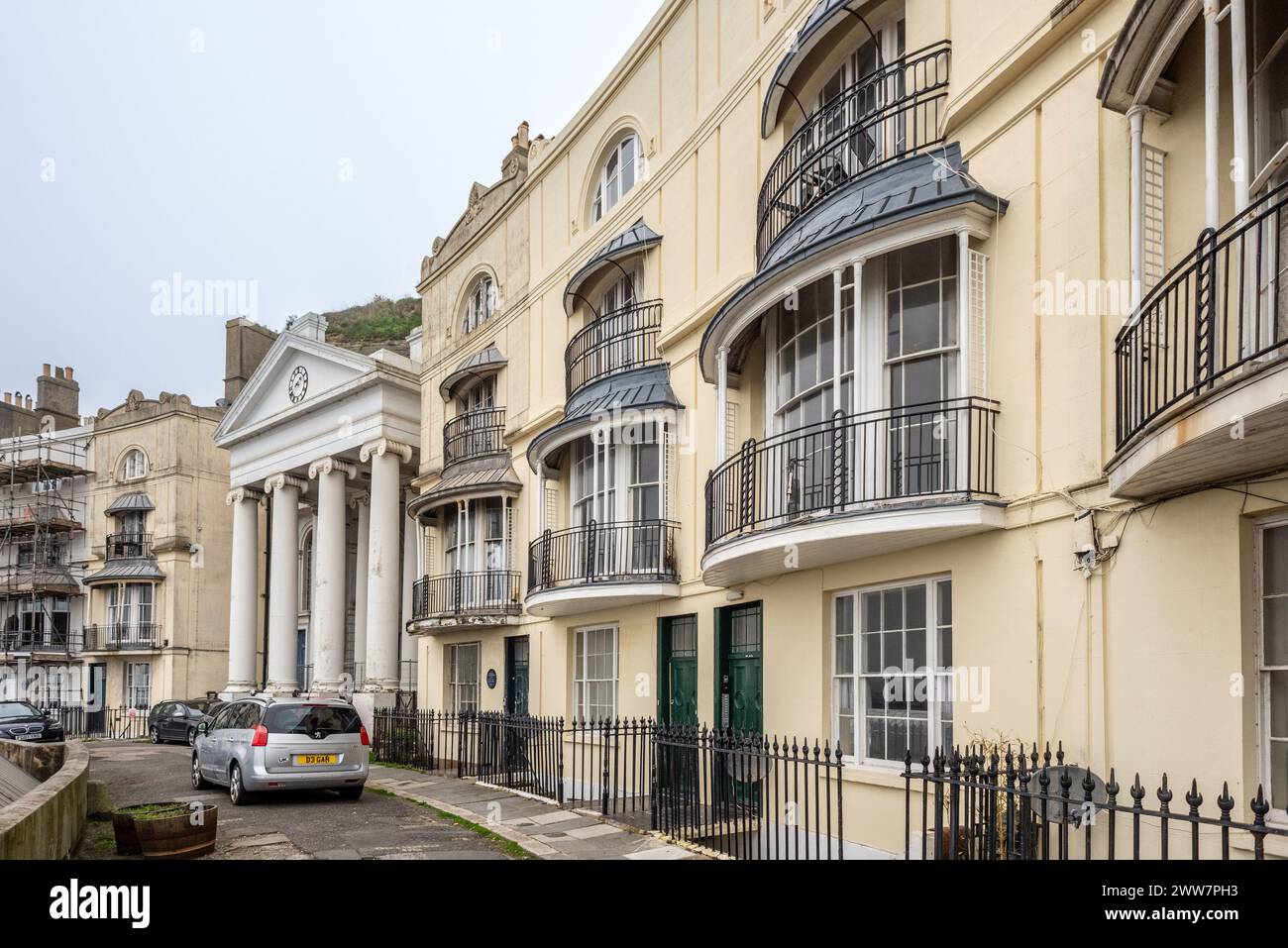 Hastings, 21. März 2024: St Mary in the Castle und Pelham Crescent Stockfoto