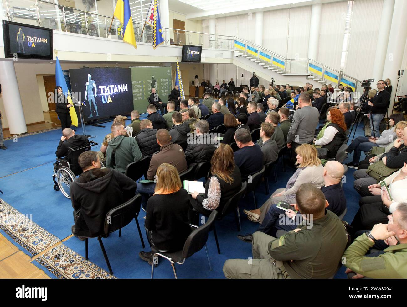 DNIPRO, UKRAINE – 21. MÄRZ 2024 - Teilnehmer eines neuen Sozial- und Bildungsprojekts der regionalen Militärverwaltung Titans.UA Dnipro, das nicht nur verschiedene Arten der Rehabilitation umfasst, sondern auch Initiativen zur Förderung der Integration von Veteranen in alle Lebensbereiche der Region sowie Bildungsprogramme, die darauf ausgerichtet sind Förderung einer respektvollen Haltung gegenüber Helden, Dnipro, Ostukraine. Stockfoto