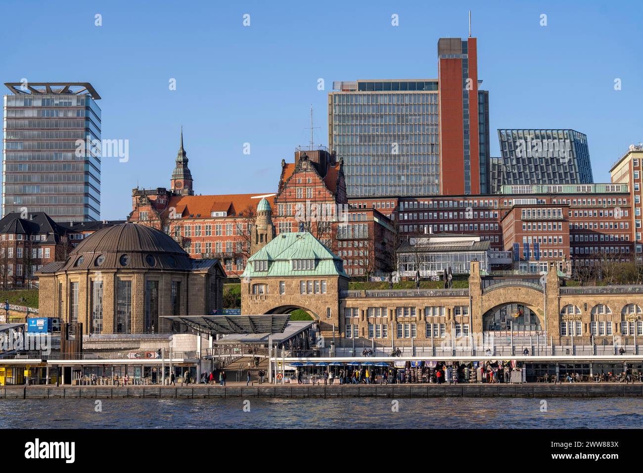 St. Pauli Landungsbrücken, an der Elbe, Hamburg, Deutschland Stockfoto