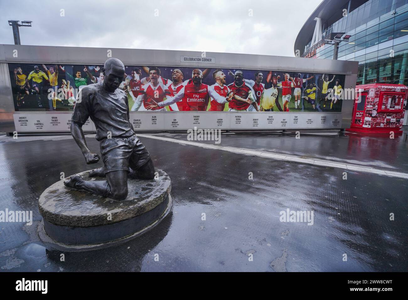 Statue von Thierry Henry im Arsenal Emirates Stadium, Nord-London Stockfoto