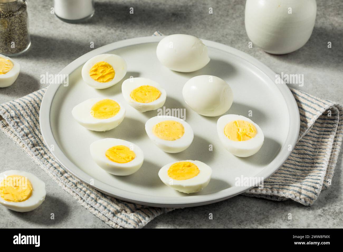 Gesunde gekochte hart gekochte Eier bereit zu essen Stockfoto