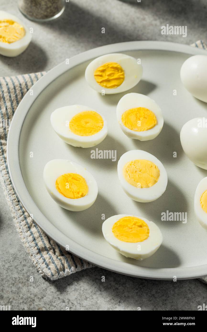 Gesunde gekochte hart gekochte Eier bereit zu essen Stockfoto