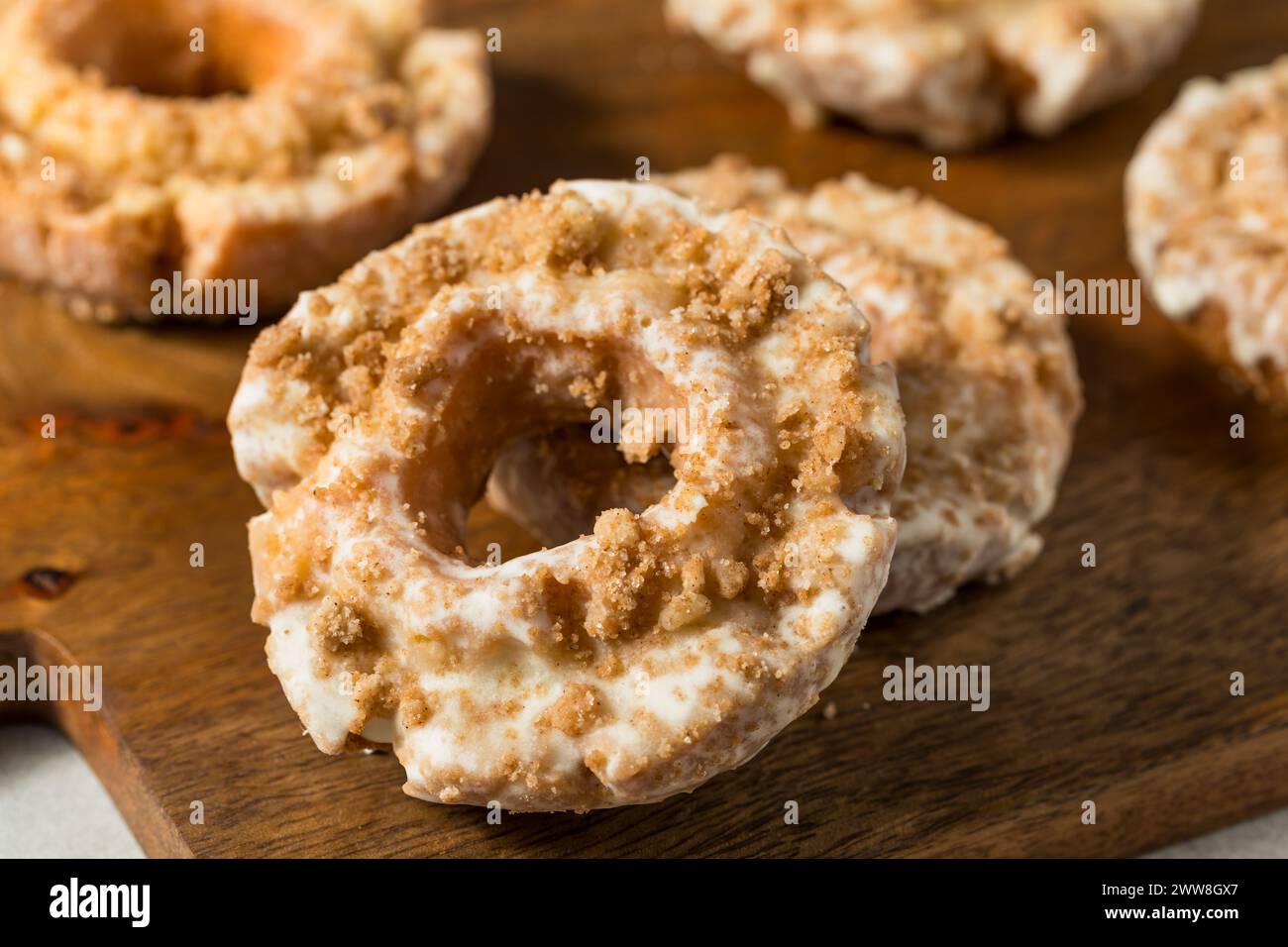 Hausgemachte, frittierte, altmodische Donuts zum Frühstück Stockfoto