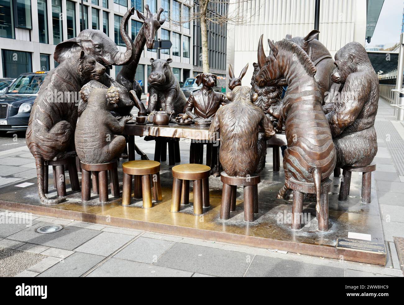 Die Wild Table of Love Skulptur in Paddington. Eine Bronzeskulptur der Künstler Gillie und Marc. Stockfoto