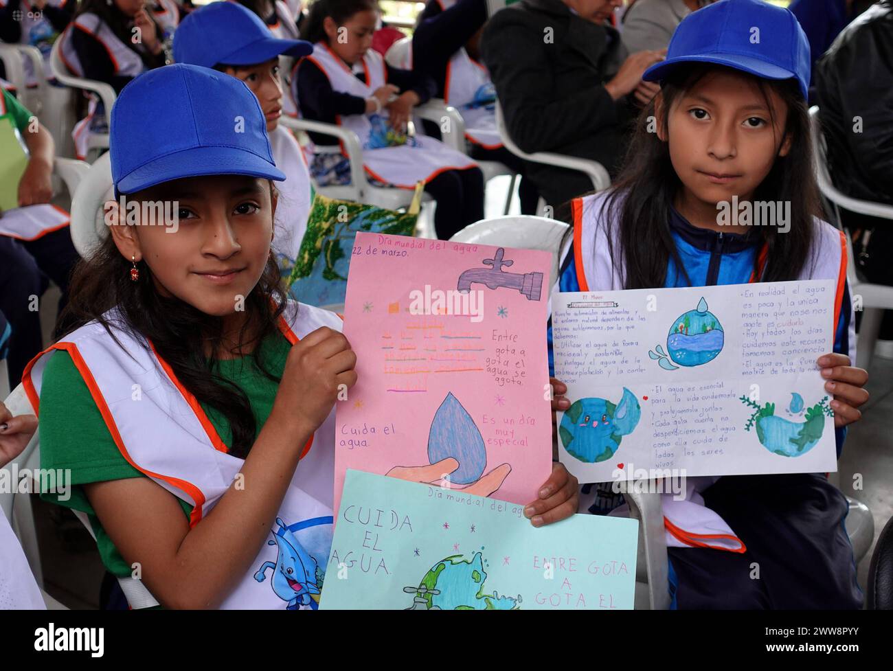 CUENCA-DIA MUNDIAL DEL AGUA Cuenca,Ecuador 22 de marzo de 2024 EN el marco de la Celebracion del Dia Mundial del Agua, mediante un esfuerzo interinstitucional se desarrollo en el Jardin Botanico de Cuenca una casa abierta para informar las acciones que se realizan para el cuidado y proteccion de las fuentes hidricas en el marco de los Objetivos de Desarrollo Sostenible Â ODSÂ , Hambre Cero, Energia Asequible y no Contaminante, Agua Limpia, Saneamiento, y Cambio Climatico. El alcalde Cristian Zamora fue quien presidio el evento con la presencia e ninos de diferentes escuelas. foto Boris Romoler Stockfoto