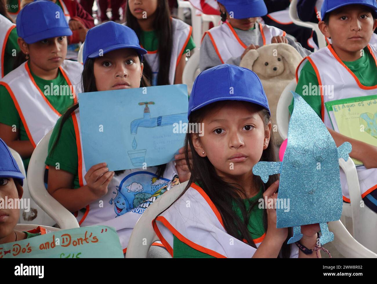 CUENCA-DIA MUNDIAL DEL AGUA Cuenca,Ecuador 22 de marzo de 2024 EN el marco de la Celebracion del Dia Mundial del Agua, mediante un esfuerzo interinstitucional se desarrollo en el Jardin Botanico de Cuenca una casa abierta para informar las acciones que se realizan para el cuidado y proteccion de las fuentes hidricas en el marco de los Objetivos de Desarrollo Sostenible Â ODSÂ , Hambre Cero, Energia Asequible y no Contaminante, Agua Limpia, Saneamiento, y Cambio Climatico. El alcalde Cristian Zamora fue quien presidio el evento con la presencia e ninos de diferentes escuelas. foto Boris Romoler Stockfoto