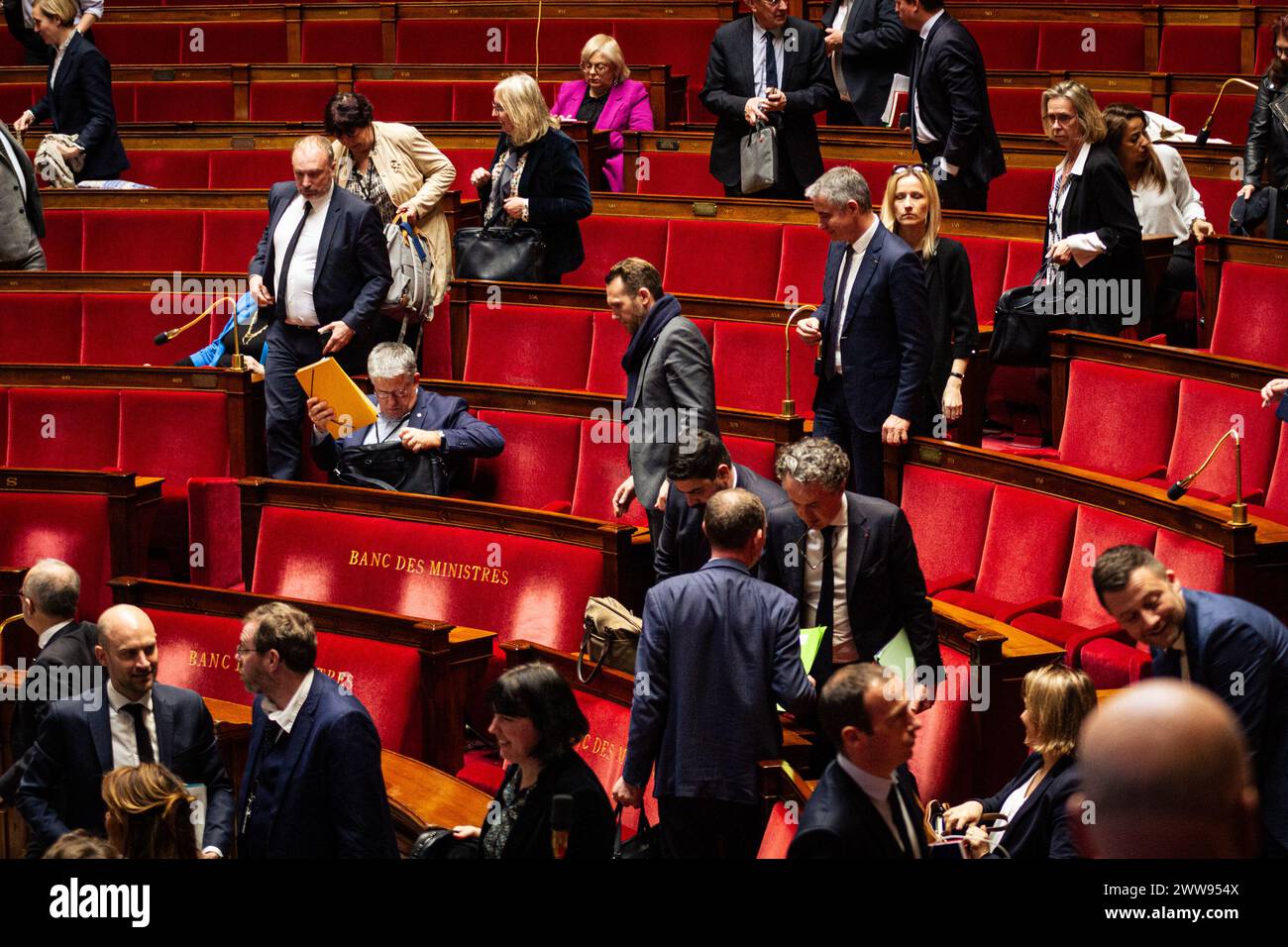 Allgemeine Ansicht der Nationalversammlung während der Sitzung der Fragen an die Regierung. Eine wöchentliche Sitzung der Befragung der französischen Regierung findet in der Nationalversammlung im Palais Bourbon in Paris statt. Stockfoto