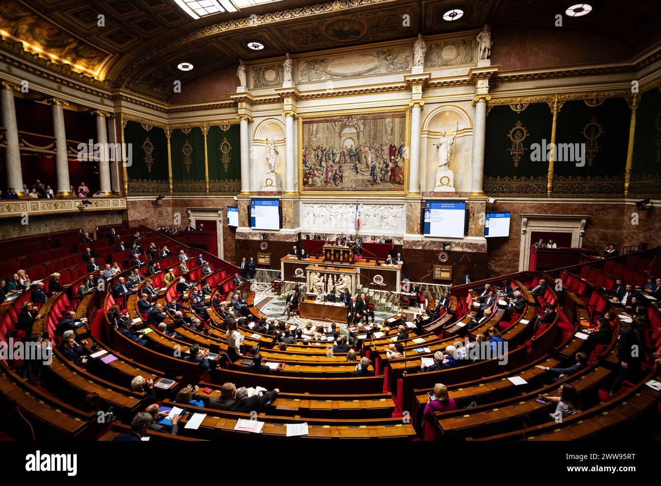Paris, Frankreich. März 2024. Allgemeine Ansicht der Nationalversammlung während der Sitzung der Fragen an die Regierung. Eine wöchentliche Sitzung der Befragung der französischen Regierung findet in der Nationalversammlung im Palais Bourbon in Paris statt. (Credit Image: © Telmo Pinto/SOPA Images via ZUMA Press Wire) NUR REDAKTIONELLE VERWENDUNG! Nicht für kommerzielle ZWECKE! Stockfoto