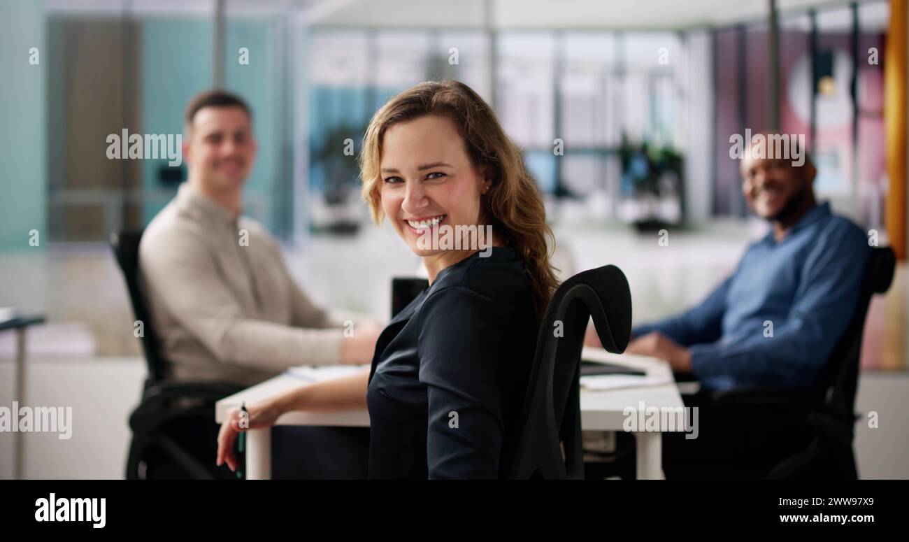 Frau Teamwork In Einer Gruppe Von Geschäftsleuten Mit Happy Diversity Stockfoto