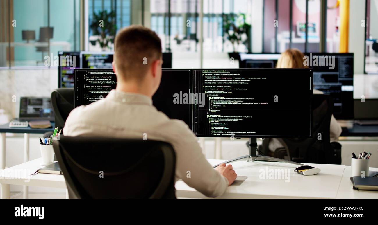 Software Programmer Oder Coder Man Mit Office Computer Stockfoto