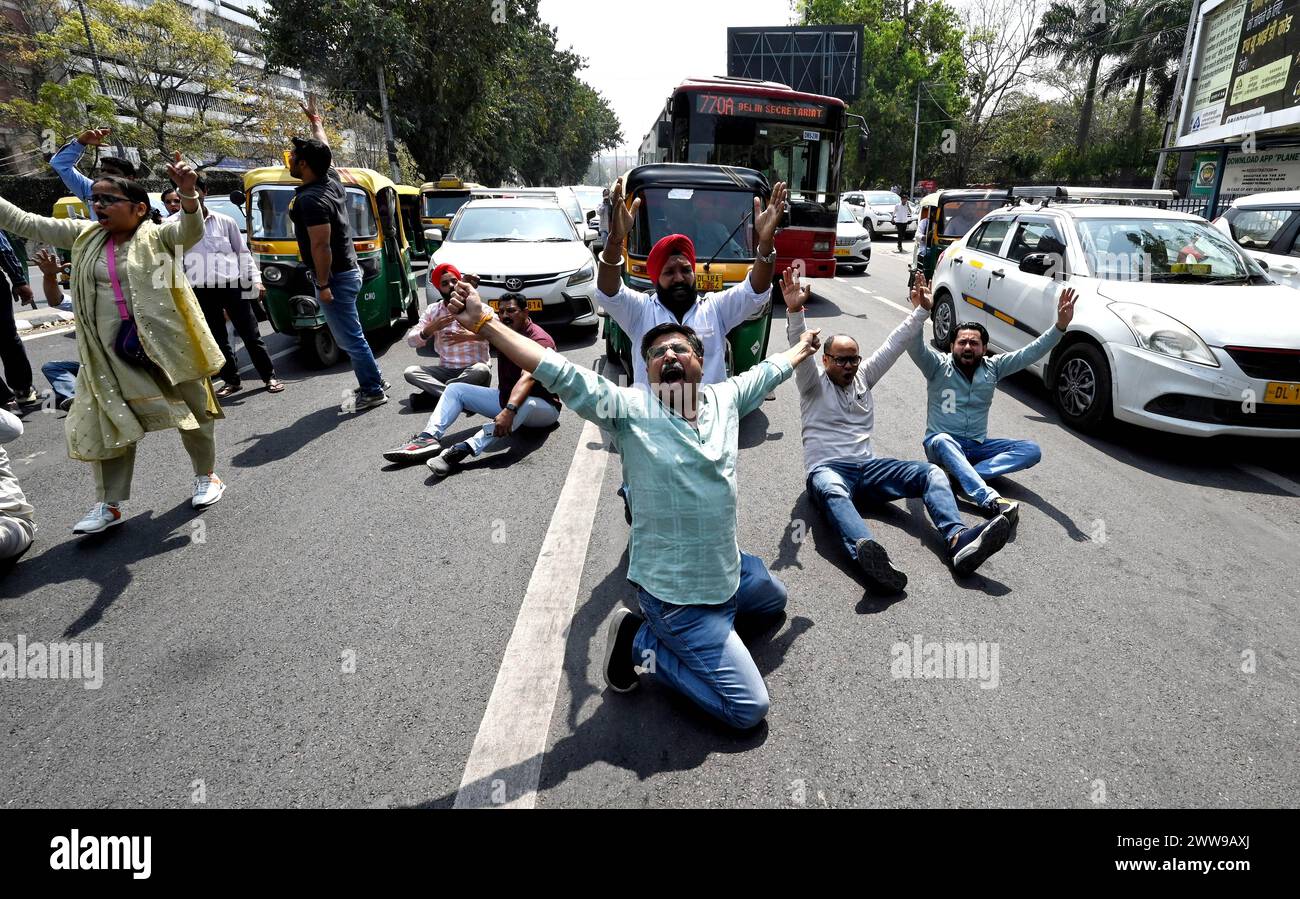 Neu-Delhi, Indien. März 2024. NEW DELHI, INDIEN - 22. MÄRZ: AAP-Arbeiter protestieren gegen die Verhaftung des AAP-Führers und Delhis Chefministers Arvind Kejriwal bei ITO Chowk am 22. März 2024 in Neu-Delhi, Indien. (Foto: Sanchit Khanna Hindustan Times/SIPA USA) Credit: SIPA USA/Alamy Live News Stockfoto