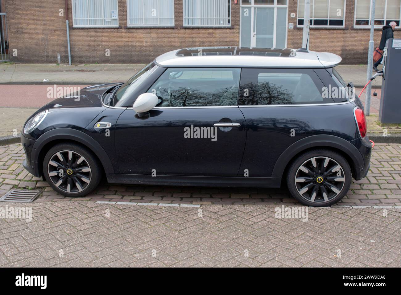 Ein Black Mini Cooper S Car in Amsterdam, Niederlande 20-3-2024 Stockfoto
