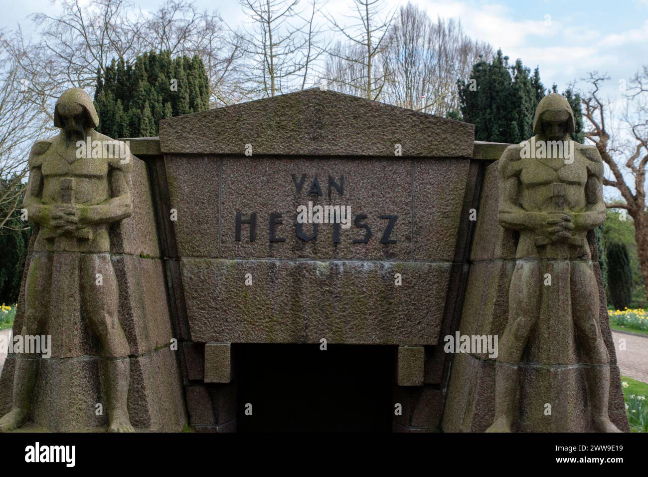 Grabstein Joannes Benedictus Van Heutsz Auf Dem Nieuwe Ohne Friedhof In Amsterdam, Niederlande 19-3-2024 Stockfoto