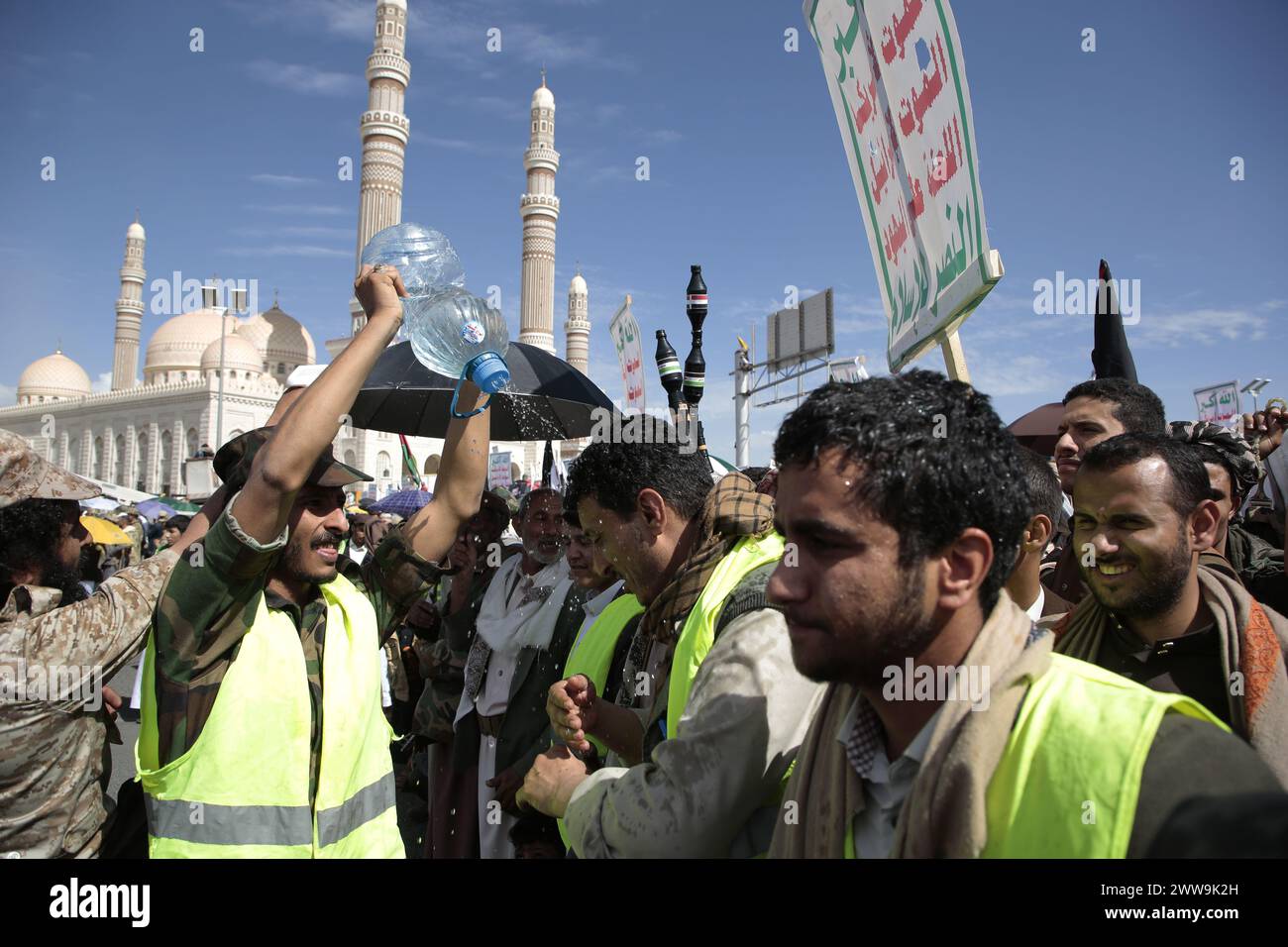 Sanaa, Jemen. März 2024. JEMEN. Huthi-Anhänger protestieren gegen die USA und Israel Credit: Hamza Ali/Alamy Live News Stockfoto