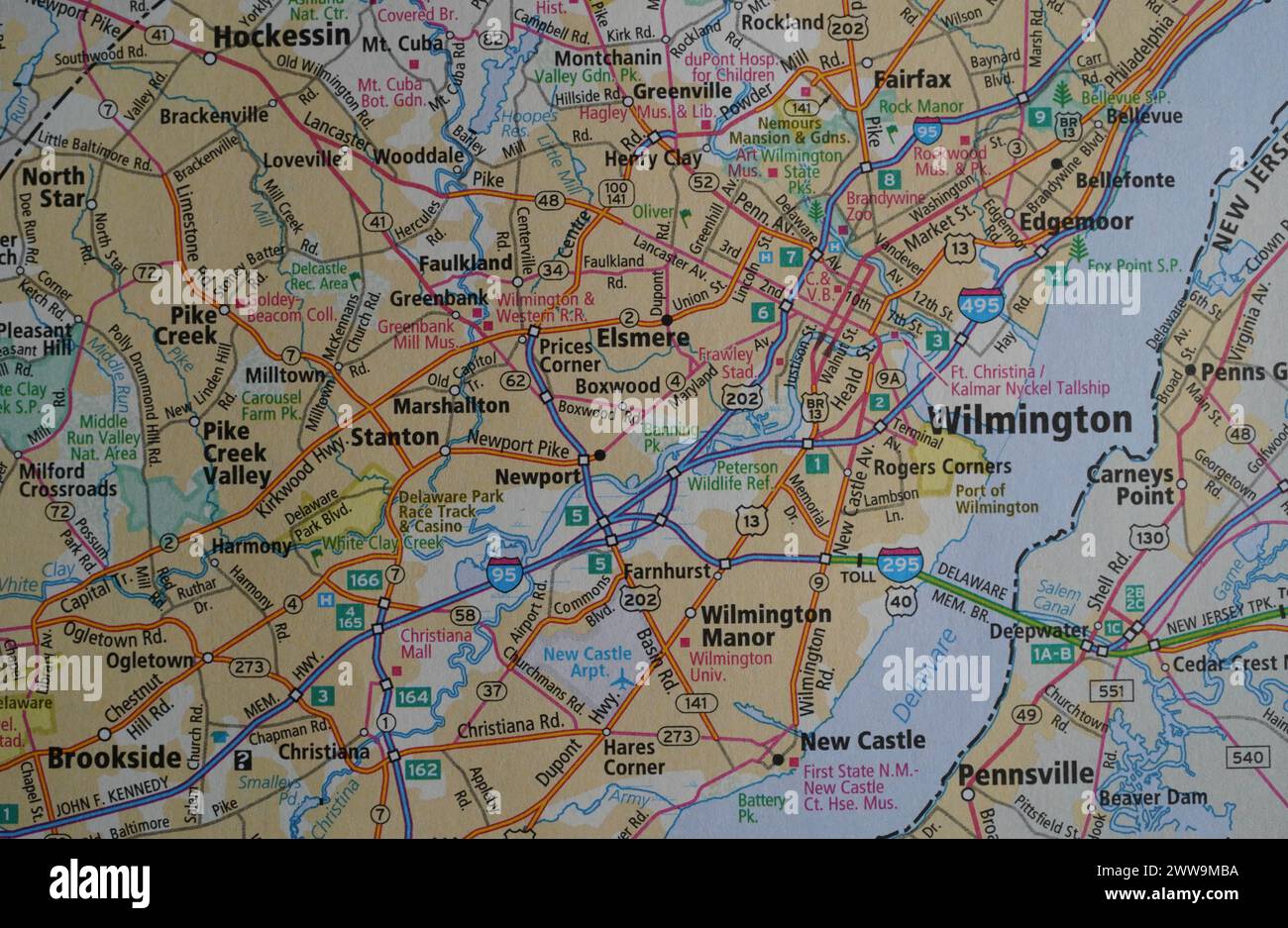 Nahaufnahme einer Karte der Gegend von Wilmington, Delaware auf einem straßenatlas. Stockfoto