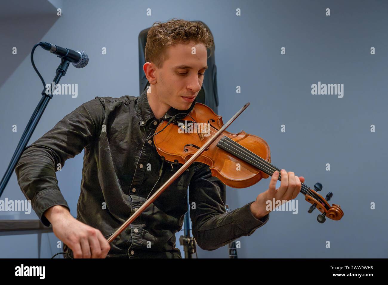 Geigenspieler Gabriel Dubreuil, Early Spirit, Folk Group Stockfoto