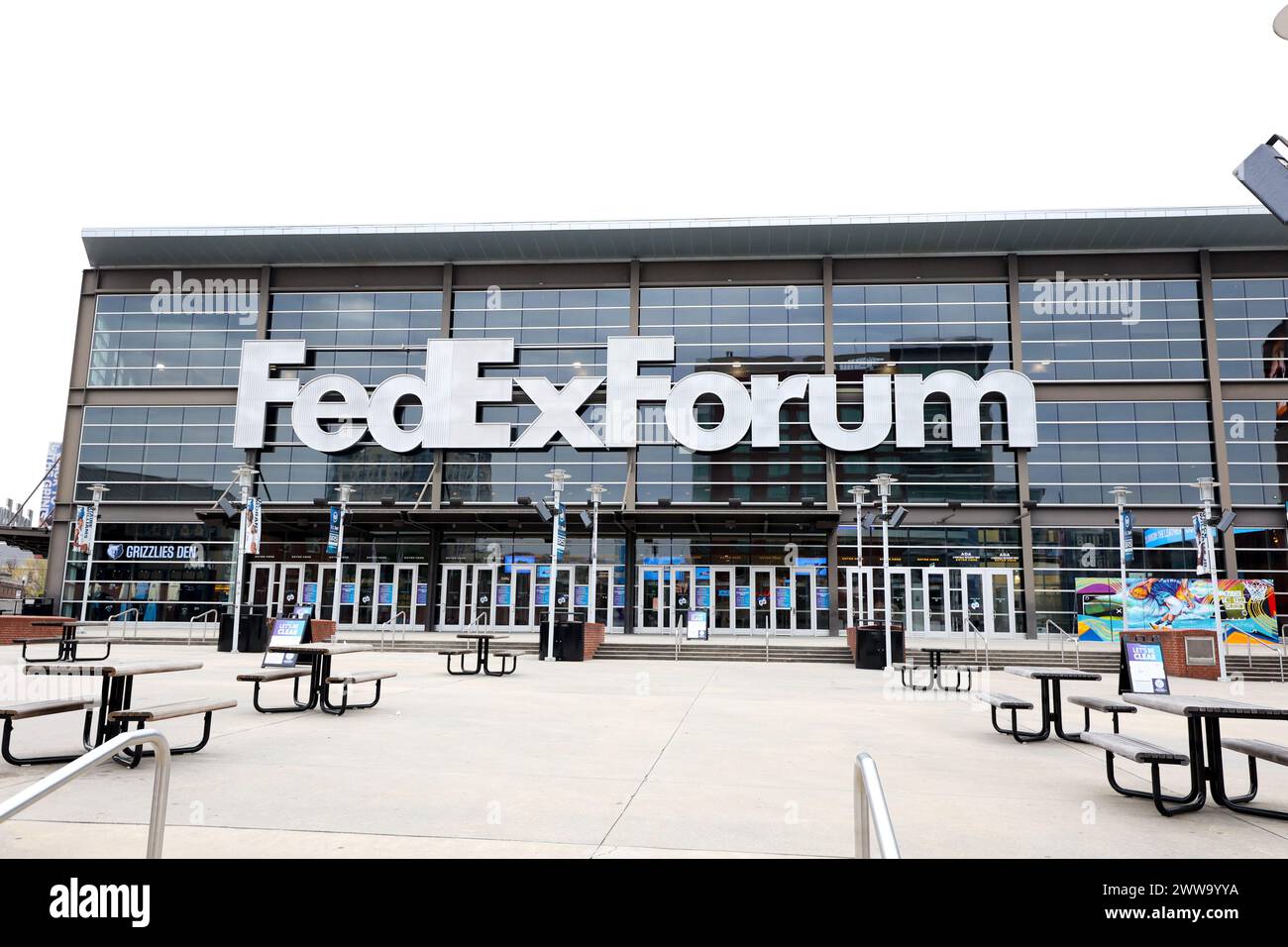 Memphis, Tennessee, USA. März 2024. Blick auf das FedExForum, dem Veranstaltungsort der NCAA Men's Basketball Tournament in Memphis am Morgen des 22. März 2024. (Kreditbild: © Scott Coleman/ZUMA Press Wire) NUR REDAKTIONELLE VERWENDUNG! Nicht für kommerzielle ZWECKE! Stockfoto