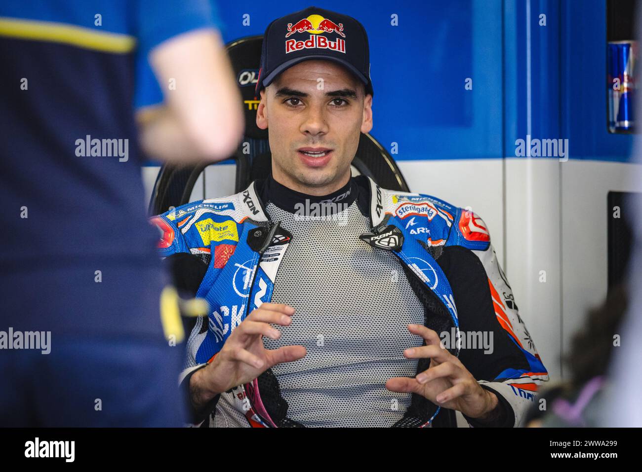 Portimao, Portugal. März 2024. Miguel Oliveira aus Portugal vom Trackhouse Racing Team, das vor dem Start des Free Practice Nummer zwei MotoGP-Rennens des Tissot Grand Prix auf dem Algarve International Circuit gesehen wurde. (Foto: Henrique Casinhas/SOPA Images/SIPA USA) Credit: SIPA USA/Alamy Live News Stockfoto