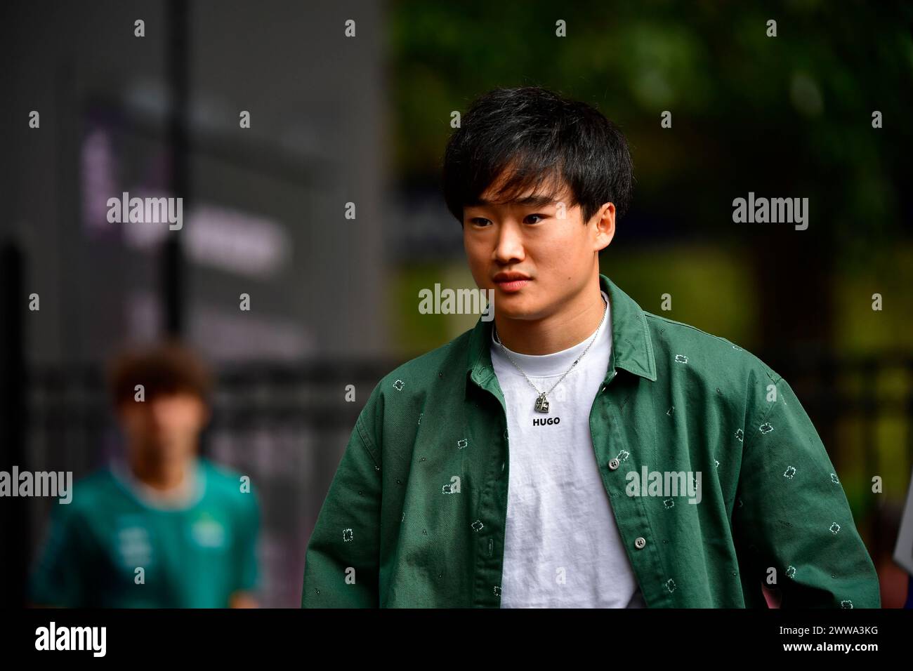 MELBOURNE, AUSTRALIEN, 25. Februar 2024. Im Bild: 22 Yuki Tsunoda (JPN) Visa Cash App RB F1 Team im Fahrerlager beim FIA Formel 1 Rolex Australian Grand Prix 2024 3. Runde vom 22. Bis 24. März auf dem Albert Park Street Circuit in Melbourne, Australien. Quelle: Karl Phillipson/Alamy Live News Stockfoto