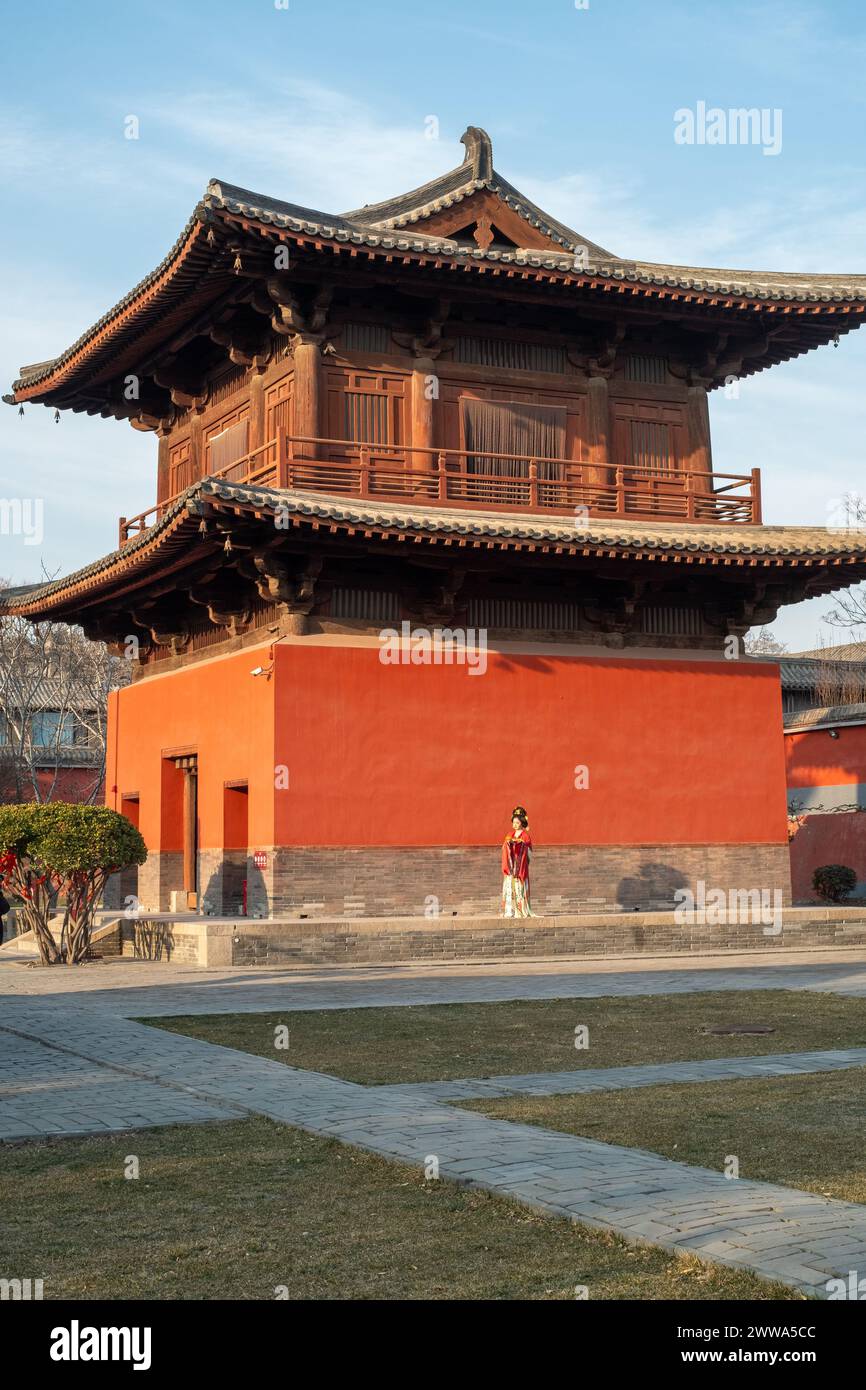 Der Glockenturm im Kaiyuan Tempel in Zhengding, Provinz Hebei, China. Stockfoto