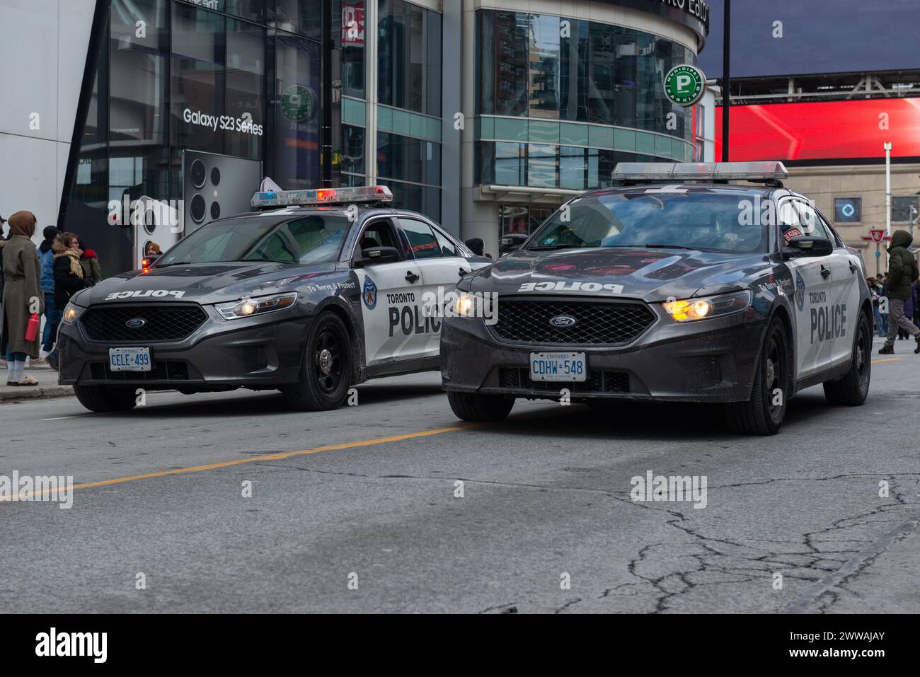 Toronto, ON, Kanada - 17. März 2024: Die Polizei patrouilliert durch die Straßen von Toronto Stockfoto