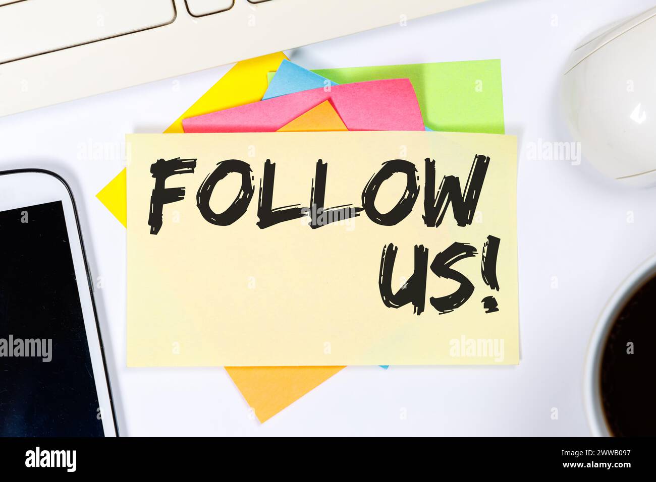 Follower Follower Fans mögen Social Networking Medien Internet Business Konzept auf einem Schreibtisch Freunde Stockfoto