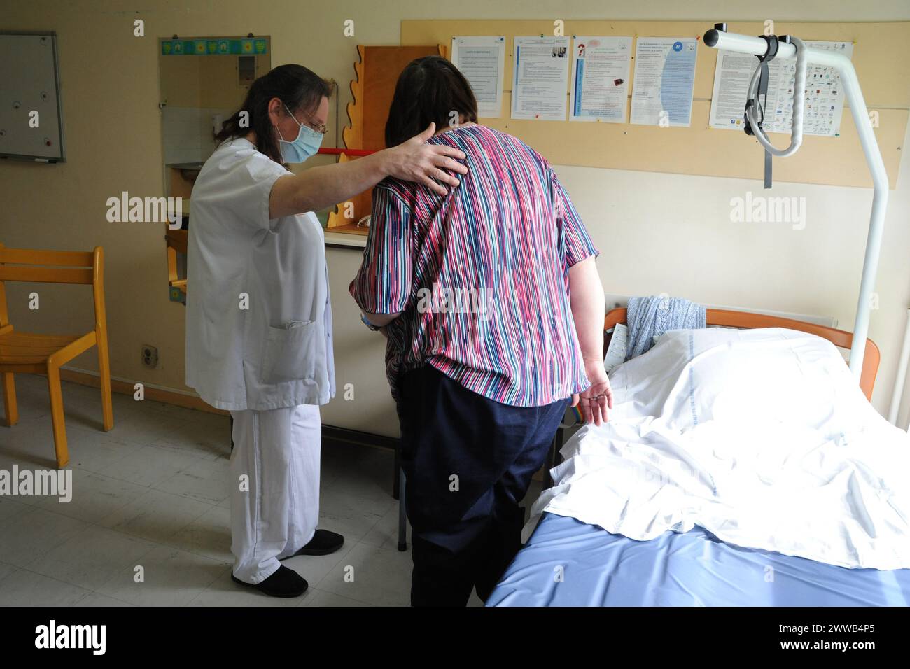 Ergotherapeutische Sitzung in der Nachsorge- und Rehabilitationsabteilung eines Krankenhauses. Stockfoto