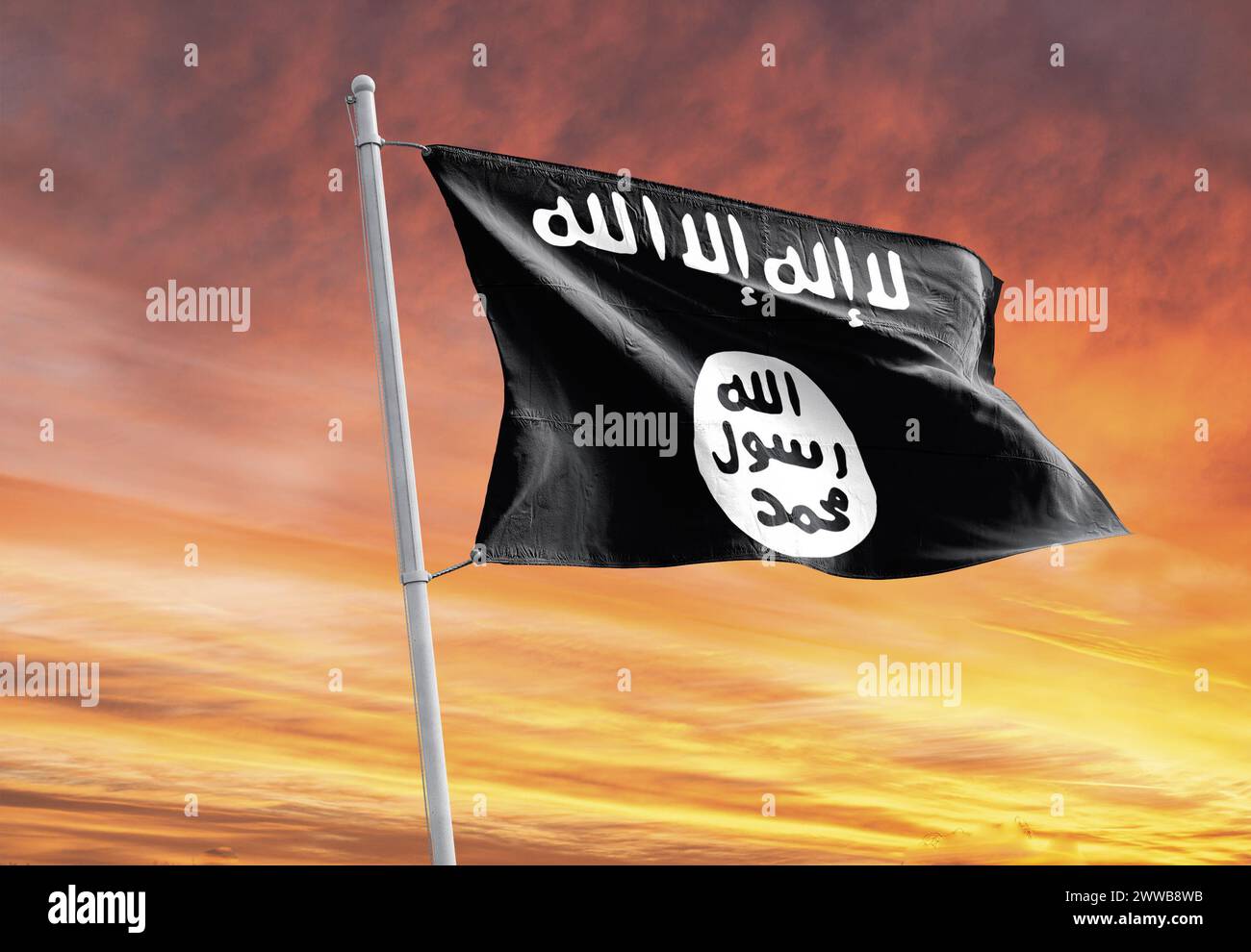 Die Flagge IST die „Flagge des IS“ mit dem „Siegel Muhammads“ übersetzt die dschihadistische Flagge Stockfoto