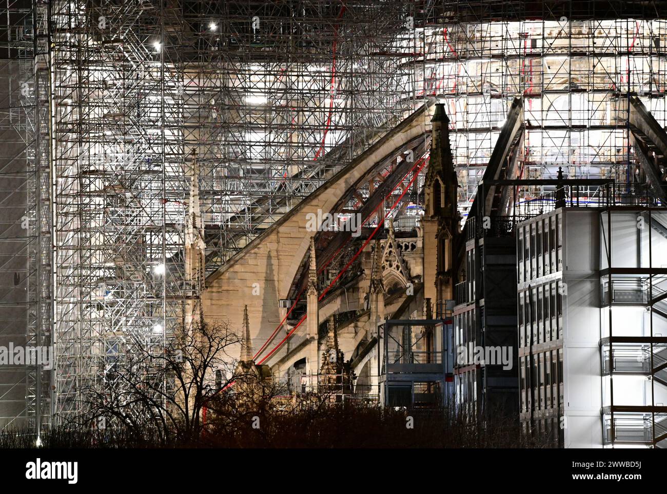 Gerüste für die Restaurierung der Kathedrale Notre-Dame de Paris in Frankreich nach dem Brand vom 15. April 2019. Stockfoto