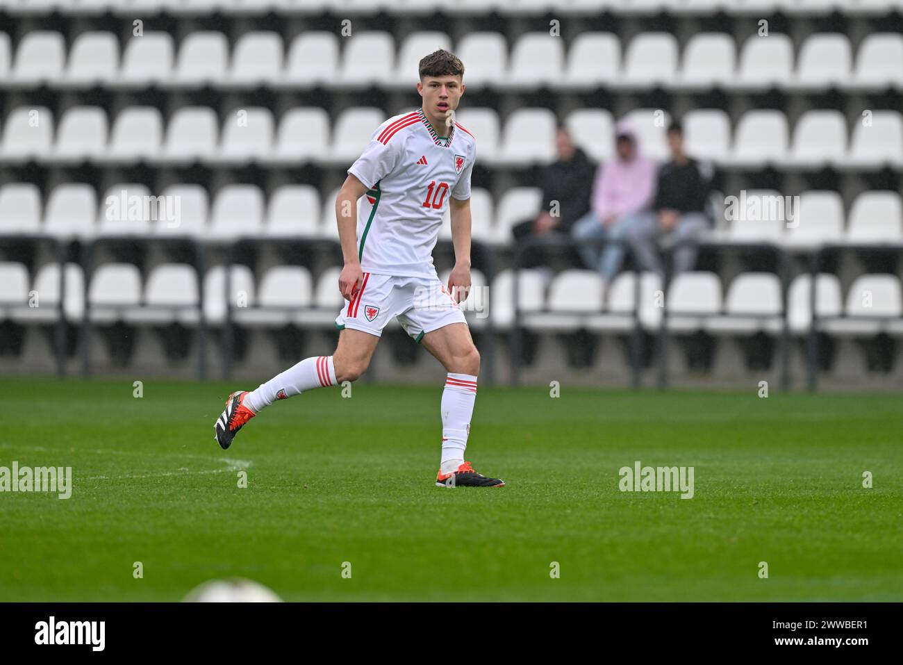 Tubize, Belgien. März 2024. Troy Perrett (10) aus Wales, dargestellt während eines Freundschaftsspiels zwischen den belgischen und walisischen U18-Nationalmannschaften am Freitag, den 22. März 2024 in Tubize, Belgien. Quelle: Sportpix/Alamy Live News Stockfoto