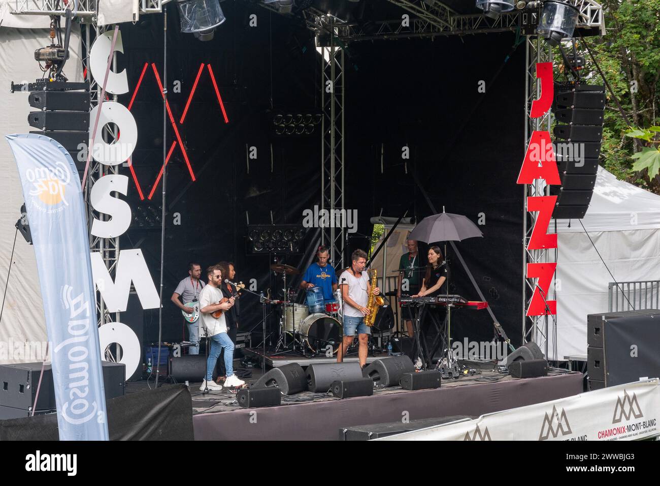 Die Bühnenproben während des jährlichen Cosmo Jazz Festivals im Couttet Park im Sommer, Chamonix, Haute Savoie, Frankreich Stockfoto