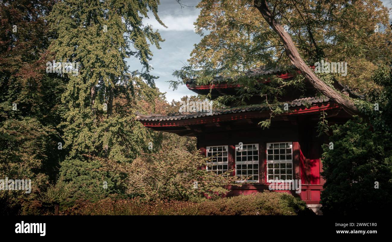 Landschaft im Japanischen Garten im Carl Duisberg Park auf dem Gewerbegelände Chempark Leverkusen Stockfoto