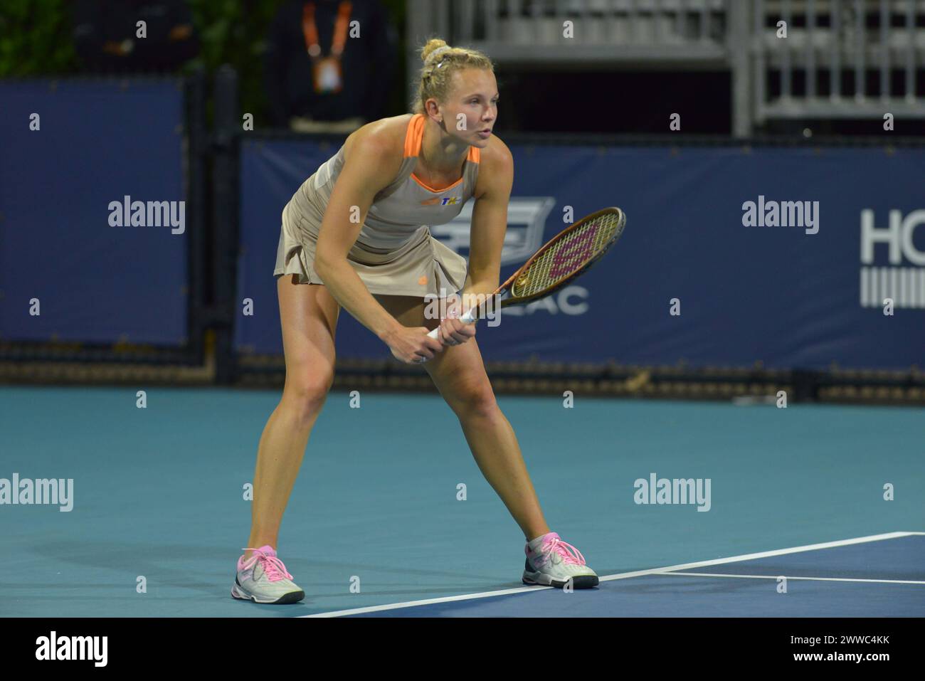 Miami Gardens, USA. März 2024. MIAMI GARDENS, FLORIDA - 21. MÄRZ: Katerina Siniakova (Tschechische Republik) vs Qinwen Zheng (China) während des Miami Open Day 6 2024, präsentiert von Itaú im Hard Rock Stadium am 21. März 2024 in Miami Gardens, Florida. (Foto: JL/SIPA USA) Credit: SIPA USA/Alamy Live News Stockfoto