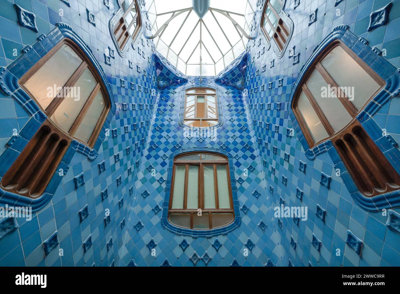 Treppenhaus, Casa Batllo, Appartmenthaus von Antoni Gaudi, Passeig de Gracia, Barcelona, Katalonien, Spanien Stockfoto