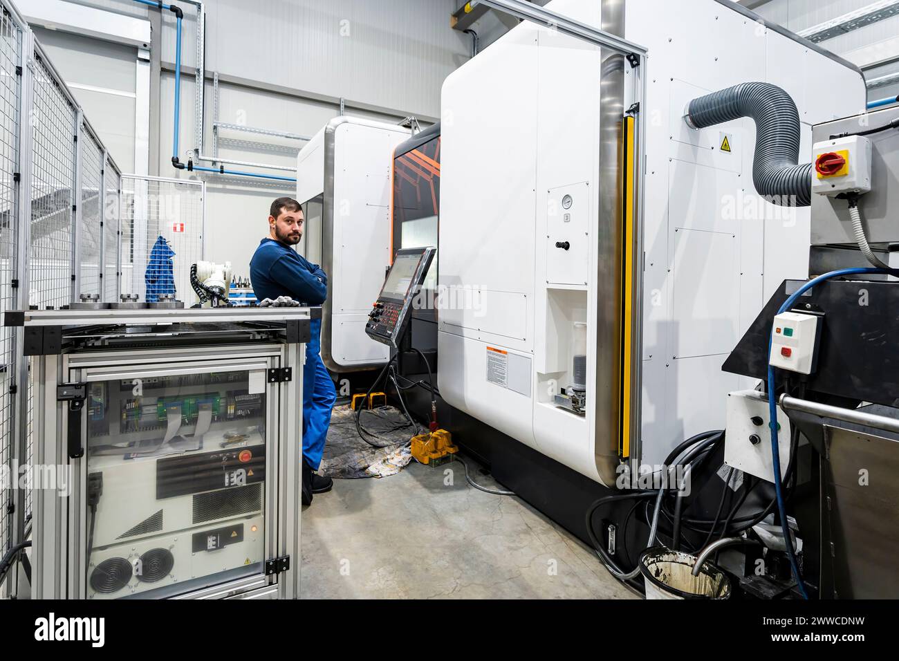 Wartungstechniker in einer modernen Fabrik Stockfoto