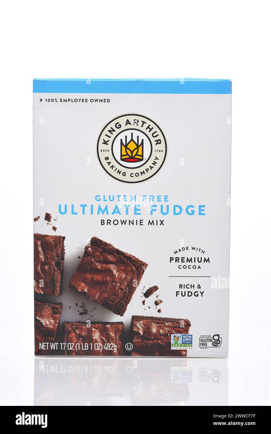 IRIVNE, KALIFORNIEN - 21. März 2024: Eine Schachtel King Arthur Baking Company Gluten Free Ultimate Fudge Brownie Mix. Stockfoto